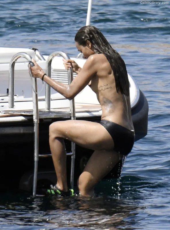Zoe Saldana photo 17 of 868