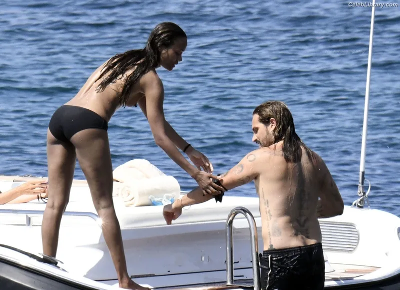 Zoe Saldana photo 21 of 868