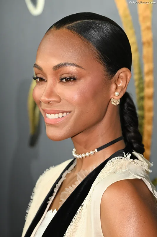 Zoe Saldana photo 12 of 868