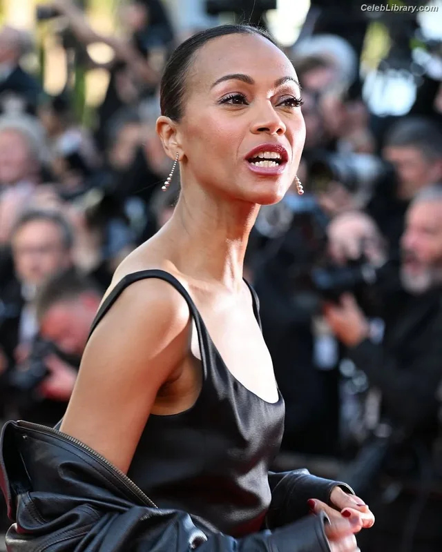 Zoe Saldana photo 13 of 868