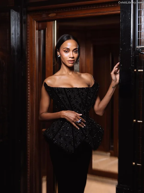 Zoe Saldana photo 17 of 868