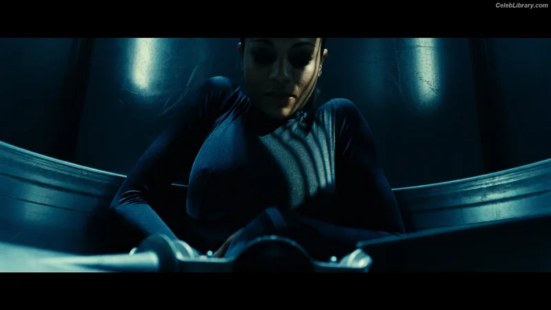 Zoe Saldana photo 2 of 868