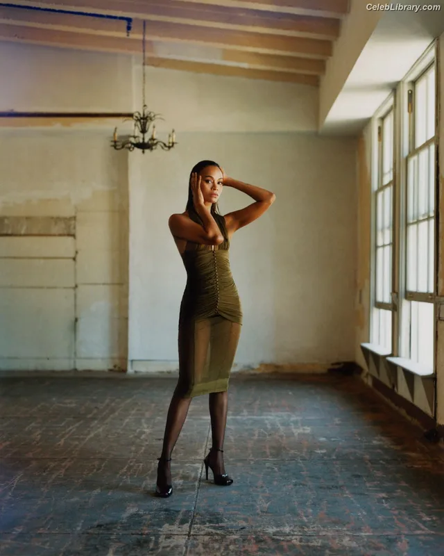Zoe Saldana photo 15 of 868