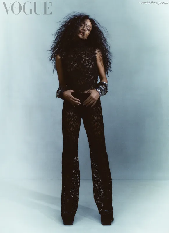 Zoe Saldana photo 16 of 868