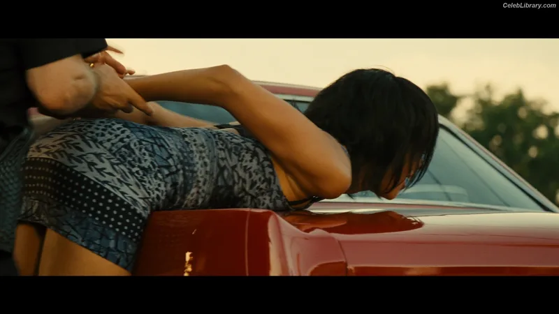 Zoe Saldana photo 23 of 868