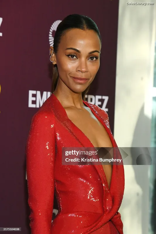 Zoe Saldana photo 2 of 868