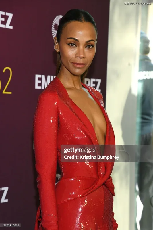 Zoe Saldana photo 3 of 868