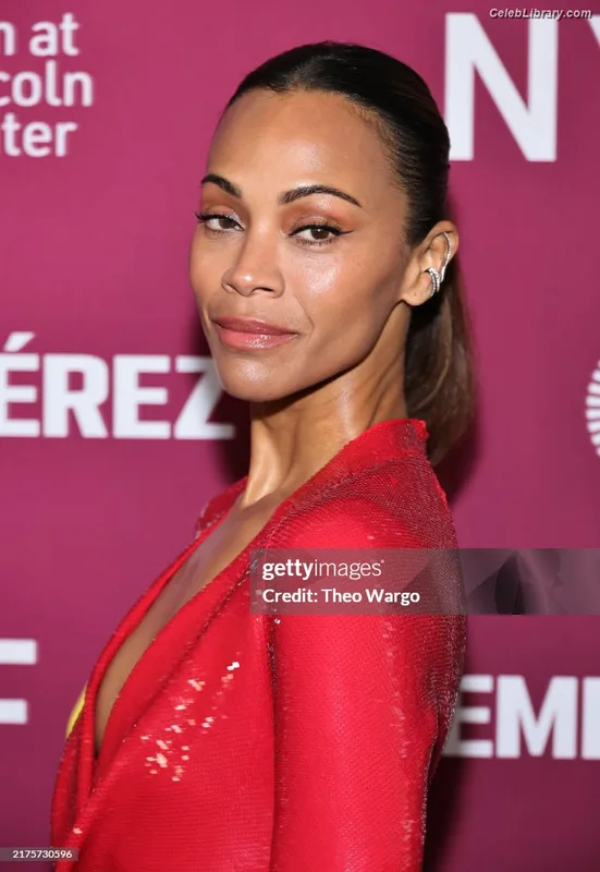 Zoe Saldana photo 12 of 868