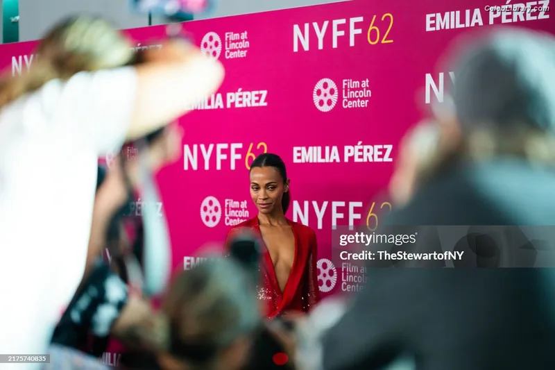 Zoe Saldana photo 15 of 868