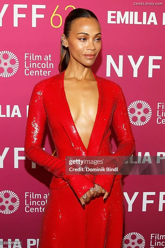 Zoe Saldana photo 3 of 868