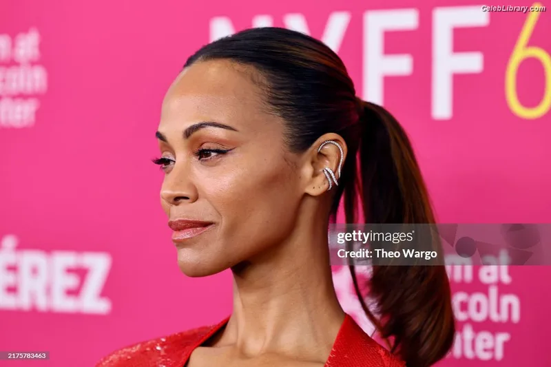 Zoe Saldana photo 11 of 868