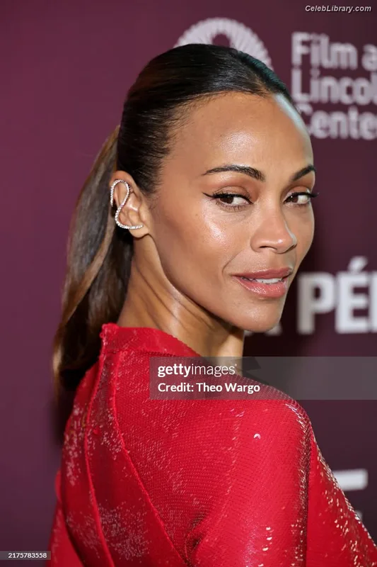 Zoe Saldana photo 13 of 868