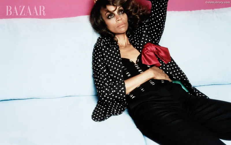 Zoe Saldana photo 24 of 868