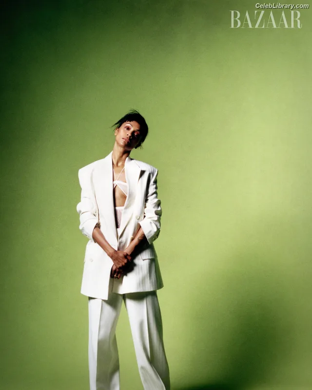 Zoe Saldana photo 10 of 868