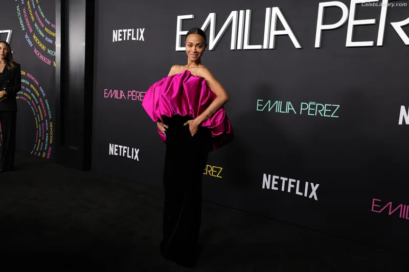 Zoe Saldana photo 1 of 868