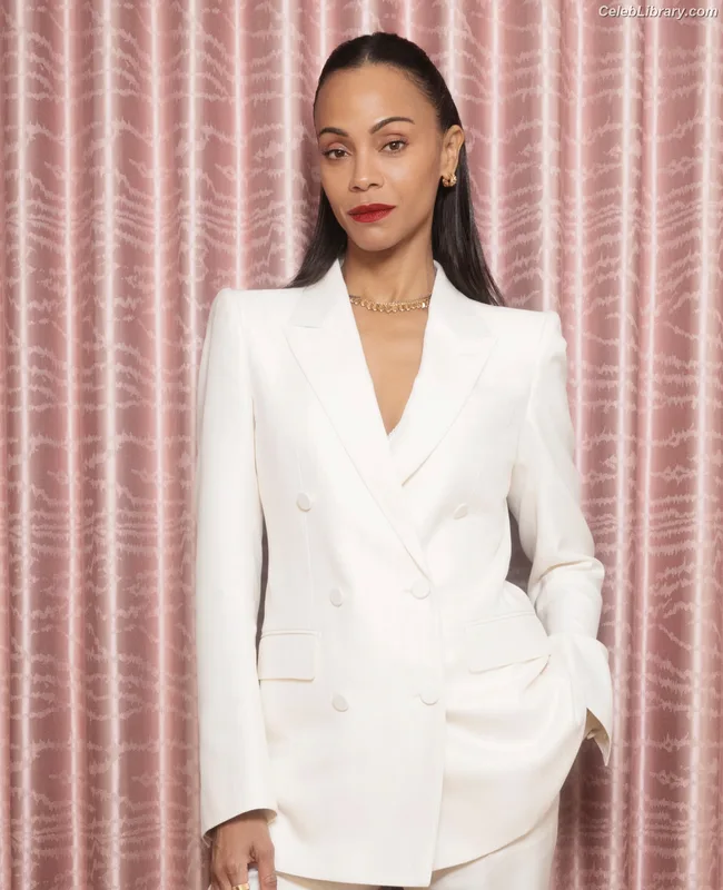 Zoe Saldana photo 18 of 868