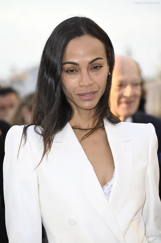 Zoe Saldana photo 1 of 868