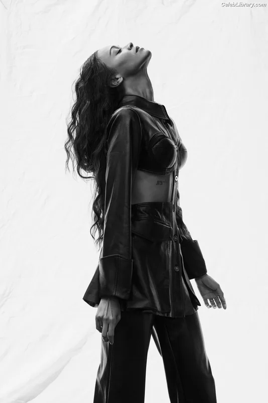 Zoe Saldana photo 14 of 868
