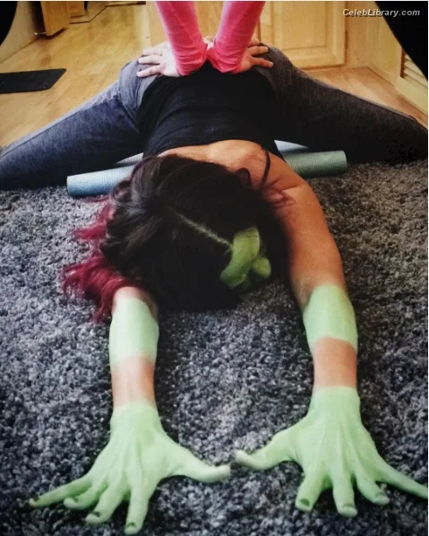 Zoe Saldana photo 24 of 868