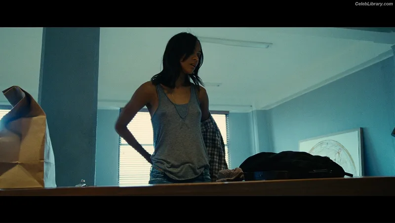 Zoe Saldana photo 7 of 868