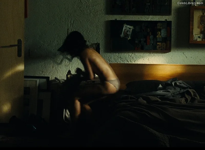Zoe Saldana photo 10 of 868