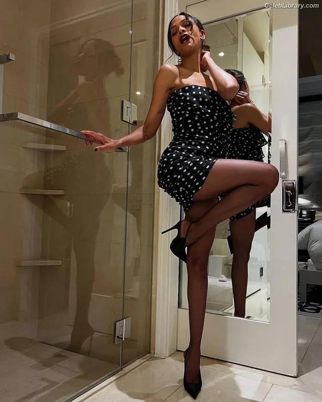 Zoe Saldana photo 17 of 868