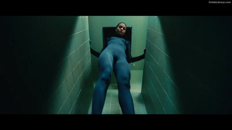 Zoe Saldana photo 4 of 868