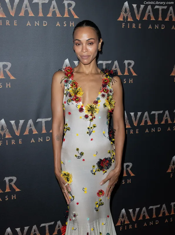 Zoe Saldana photo 11 of 868
