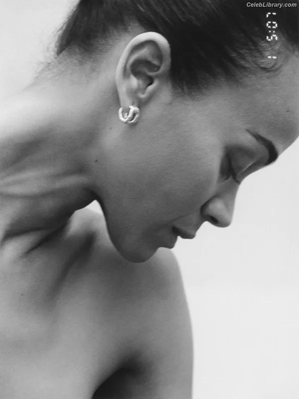 Zoe Saldana photo 16 of 868