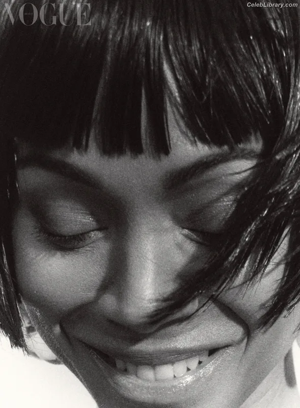 Zoe Saldana photo 4 of 868