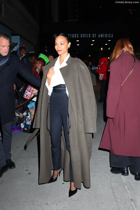 Zoe Saldana photo 1 of 868