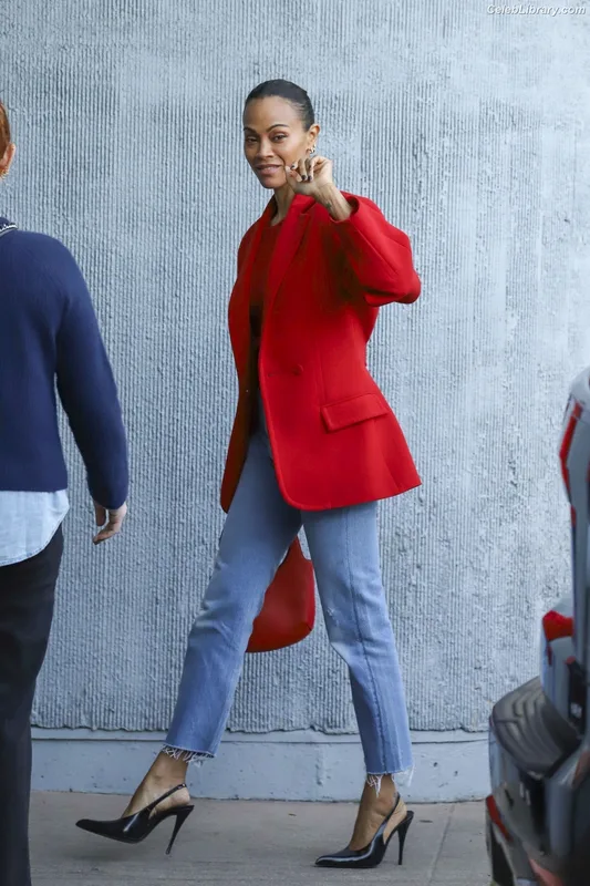 Zoe Saldana photo 1 of 868