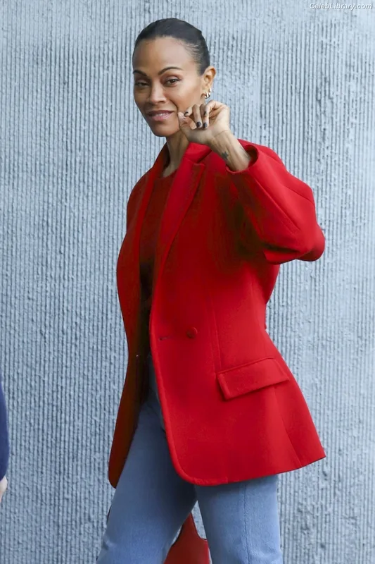 Zoe Saldana photo 9 of 868