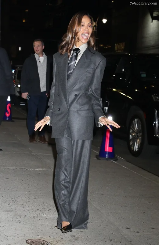 Zoe Saldana photo 13 of 868