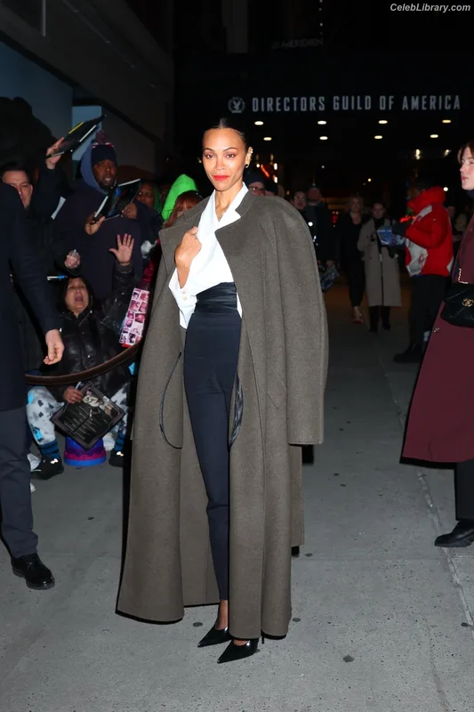 Zoe Saldana photo 3 of 868