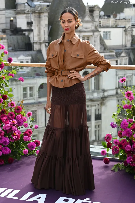 Zoe Saldana photo 1 of 868