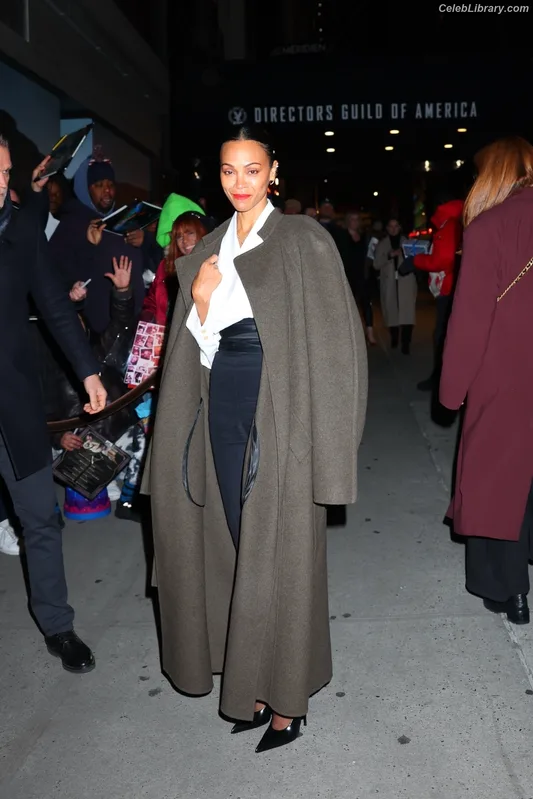 Zoe Saldana photo 1 of 868