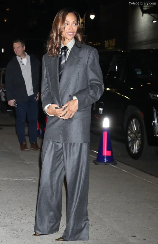 Zoe Saldana photo 16 of 868