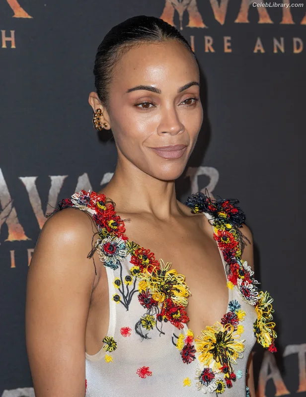 Zoe Saldana photo 18 of 868