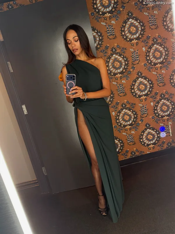 Zoe Saldana photo 22 of 868