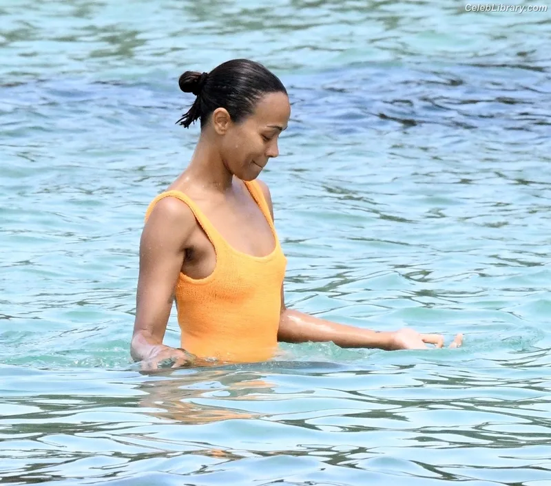 Zoe Saldana photo 10 of 868