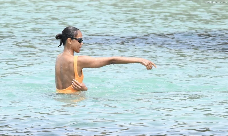 Zoe Saldana photo 11 of 868