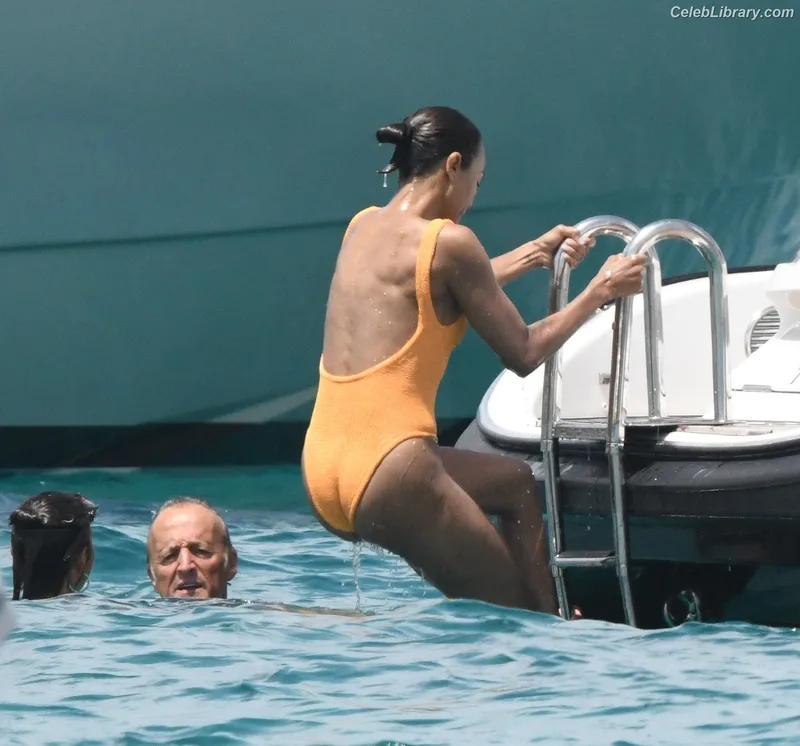 Zoe Saldana photo 12 of 868