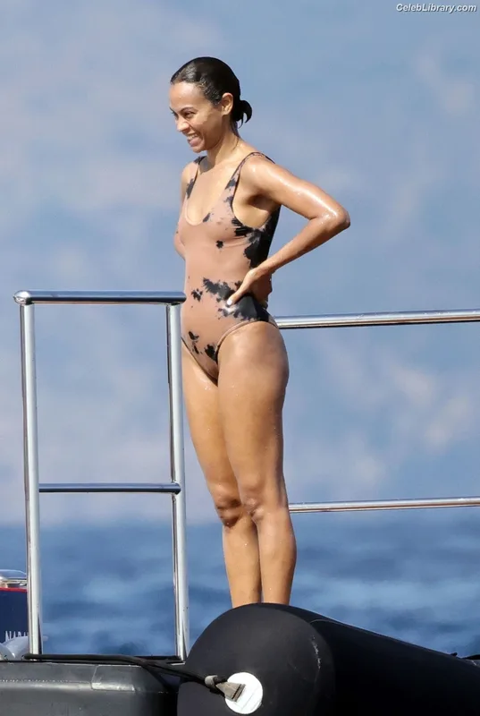 Zoe Saldana photo 18 of 868