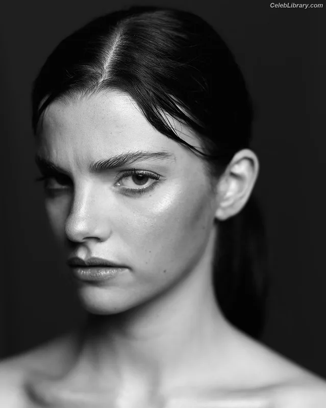 Zoe Steiner photo 2 of 46