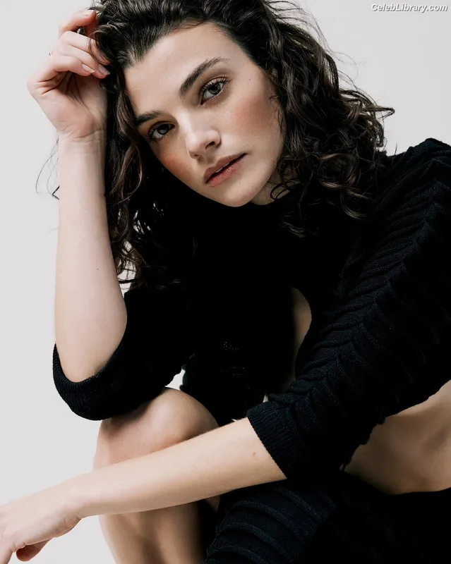 Zoe Steiner photo 11 of 46