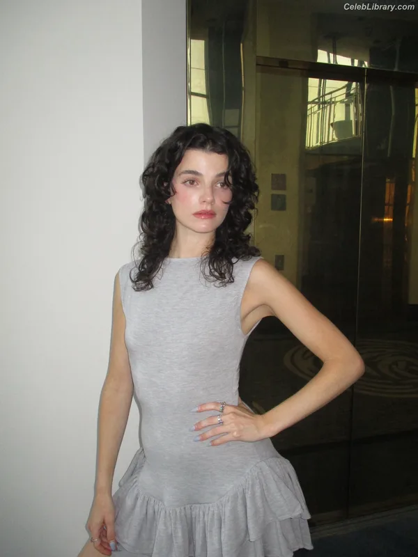 Zoe Steiner photo 19 of 46