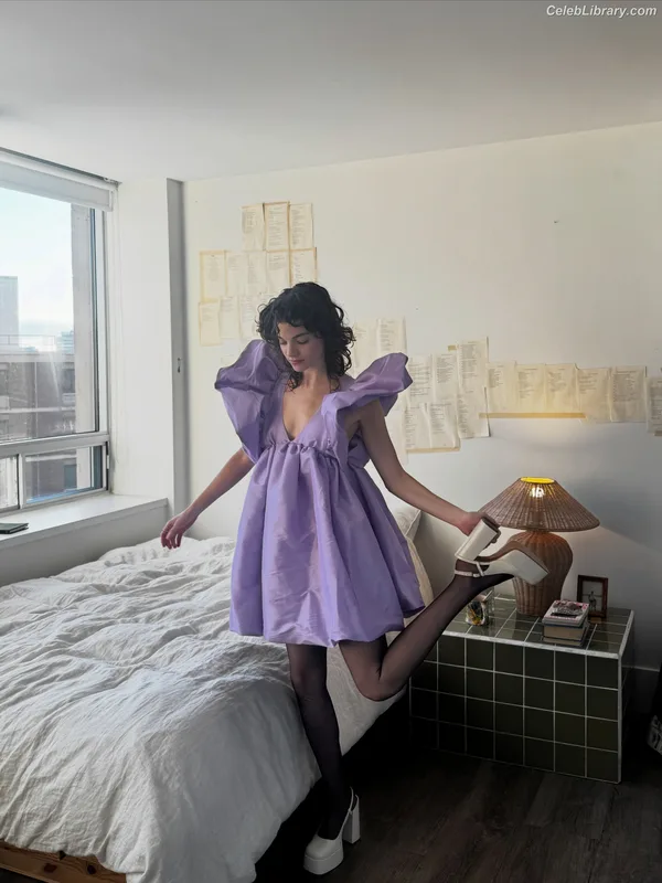 Zoe Steiner photo 1 of 46
