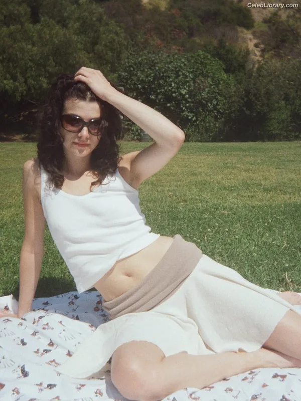 Zoe Steiner photo 8 of 46