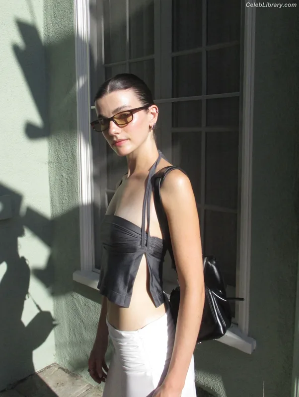 Zoe Steiner photo 17 of 46